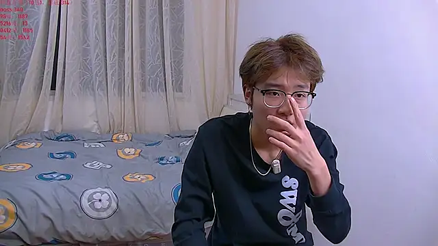 KK-cuteboy online show from December 23, 2025, 10:14 am