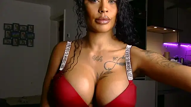 Snapshot of Little_Minx_Chanel chatting on November 24, 2025, 9:59 pm Little Minx Chanel online show from November 24, 2025, 9:59 pm