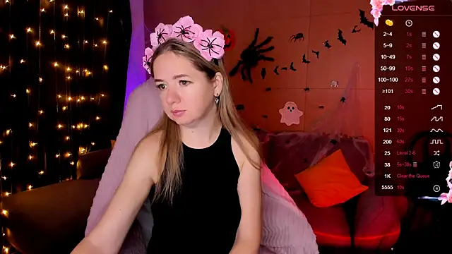 Snapshot of Evaa_Braunn chatting on October 28, 2025, 2:12 am Evaa Braunn online show from October 28, 2025, 2:12 am