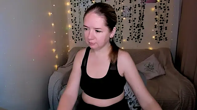 Snapshot of Evaa_Braunn chatting on October 20, 2025, 2:13 am Evaa Braunn online show from October 20, 2025, 2:13 am