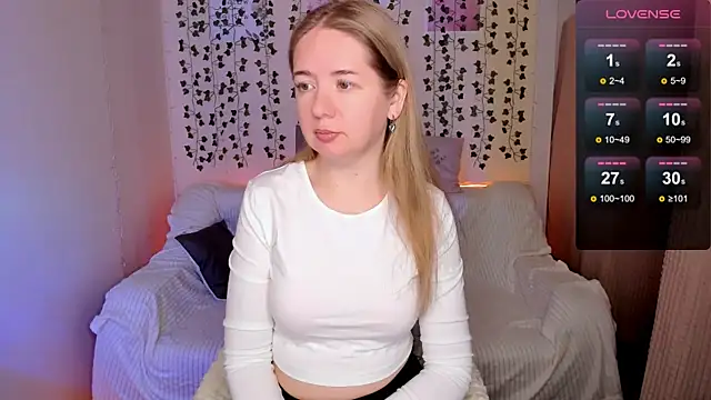 Snapshot of Evaa_Braunn chatting on December 4, 2025, 2:10 am Evaa Braunn online show from December 4, 2025, 2:10 am