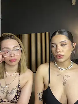 LoraShines online show from May 28, 2026, 6:25 pm