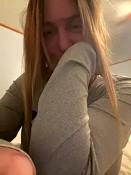 Snapshot of SugarMilkandHoney chatting on December 16, 2025, 12:37 am SugarMilkandHoney online show from December 16, 2025, 12:37 am