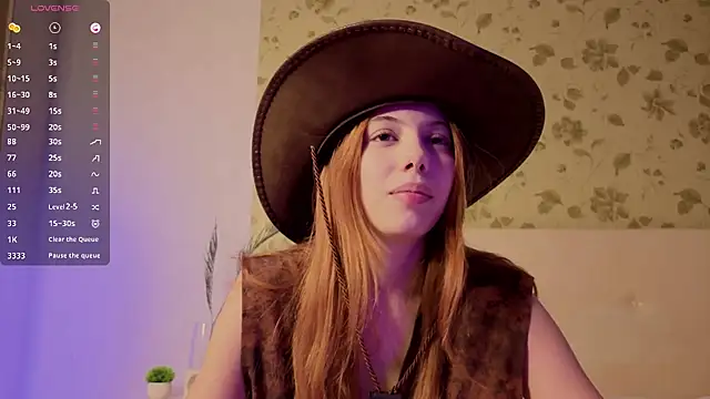 lilliaqueen online show from November 1, 2025, 2:11 pm