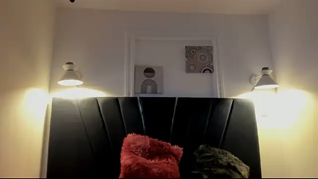 Snapshot of cosmicbi chatting on October 16, 2025, 5:10 pm cosmicbi online show from October 16, 2025, 5:10 pm
