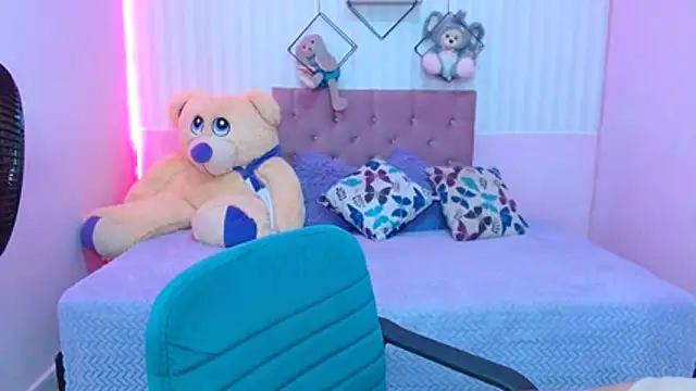 Snapshot of zara_cute chatting on December 1, 2025, 12:17 pm zara cute online show from December 1, 2025, 12:17 pm