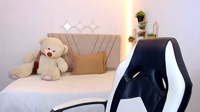 Snapshot of zara_cute chatting on July 16, 2026, 12:24 pm zara cute online show from July 16, 2026, 12:24 pm