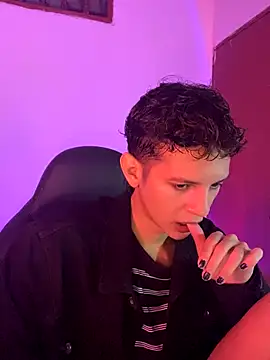 tylernova online show from November 5, 2025, 4:04 am