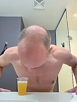 Snapshot of akstr8 chatting on April 7, 2026, 5:15 pm akstr8 online show from April 7, 2026, 5:15 pm