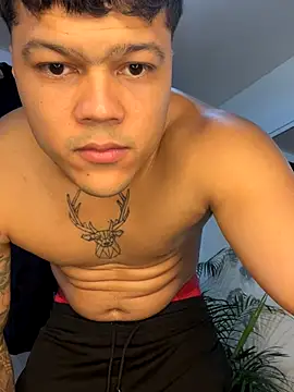 Snapshot of Boyhot_00 chatting on November 10, 2025, 9:25 am Boyhot 00 online show from November 10, 2025, 9:25 am