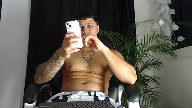 Snapshot of Boyhot_00 chatting on February 21, 2026, 1:51 am Boyhot 00 online show from February 21, 2026, 1:51 am