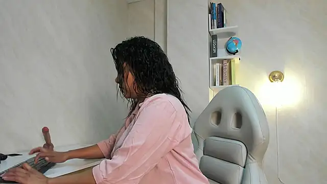 Barbbara sweett online show from November 4, 2025, 8:01 pm