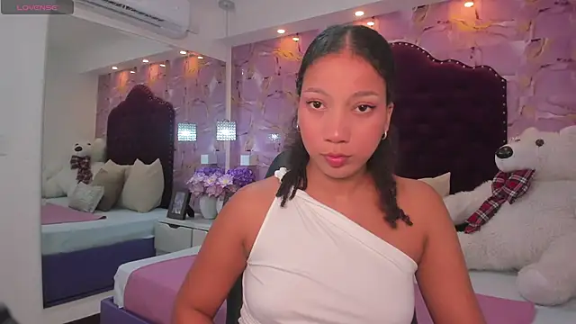 Snapshot of cloe_555 chatting on October 28, 2025, 10:09 pm cloe 555 online show from October 28, 2025, 10:09 pm