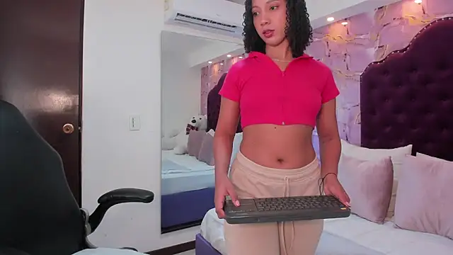 Snapshot of cloe_555 chatting on December 15, 2025, 10:15 pm cloe 555 online show from December 15, 2025, 10:15 pm