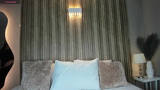 VanneCamiel online show from November 8, 2025, 11:36 am