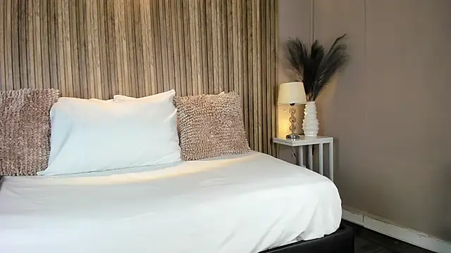 VanneCamiel online show from November 14, 2025, 11:36 am