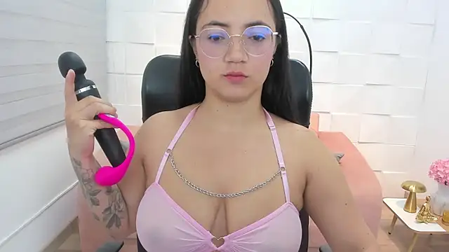 Snapshot of Sasha_Grace chatting on June 3, 2026, 1:23 pm Sasha Grace online show from June 3, 2026, 1:23 pm