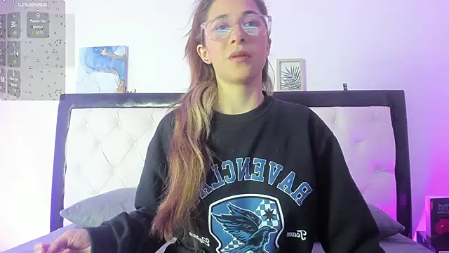 Snapshot of Sara_Roades chatting on October 28, 2025, 11:09 am Sara Roades online show from October 28, 2025, 11:09 am