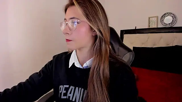 Snapshot of Sara_Roades chatting on November 27, 2025, 8:53 pm Sara Roades online show from November 27, 2025, 8:53 pm