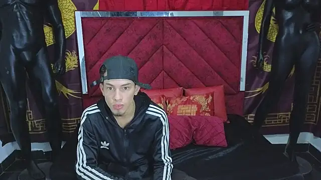 Snapshot of Pride_couple chatting on October 27, 2025, 11:27 pm Pride couple online show from October 27, 2025, 11:27 pm