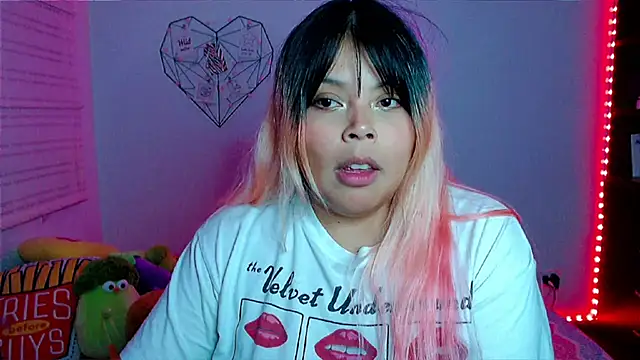 Snapshot of EllieMoonX chatting on February 3, 2026, 2:53 am EllieMoonX online show from February 3, 2026, 2:53 am