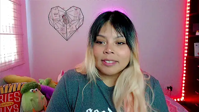 Snapshot of EllieMoonX chatting on February 18, 2026, 9:55 pm EllieMoonX online show from February 18, 2026, 9:55 pm