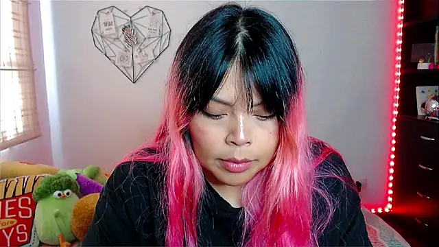 Snapshot of EllieMoonX chatting on January 14, 2026, 8:56 pm EllieMoonX online show from January 14, 2026, 8:56 pm