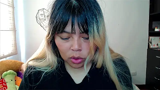 Snapshot of EllieMoonX chatting on December 19, 2025, 1:13 pm EllieMoonX online show from December 19, 2025, 1:13 pm