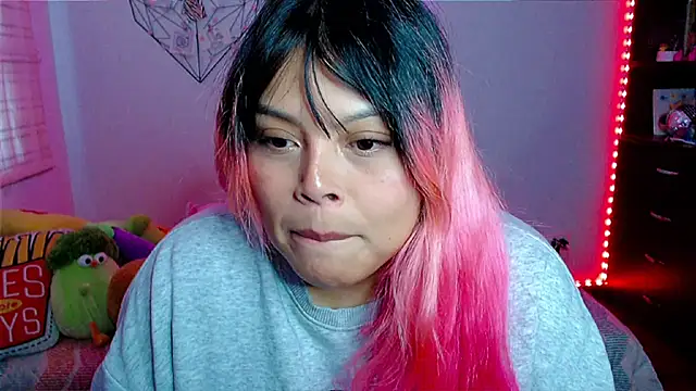 Snapshot of EllieMoonX chatting on January 15, 2026, 10:35 pm EllieMoonX online show from January 15, 2026, 10:35 pm