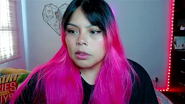 Snapshot of EllieMoonX chatting on January 5, 2026, 9:07 pm EllieMoonX online show from January 5, 2026, 9:07 pm