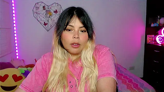 EllieMoonX online show from April 14, 2026, 11:10 pm