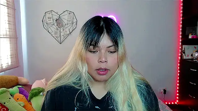 Snapshot of EllieMoonX chatting on November 29, 2025, 4:51 pm EllieMoonX online show from November 29, 2025, 4:51 pm