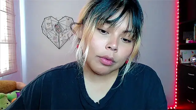 Snapshot of EllieMoonX chatting on December 1, 2025, 8:21 pm EllieMoonX online show from December 1, 2025, 8:21 pm