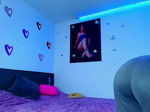 Kylee79 online show from April 22, 2026, 8:04 pm