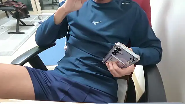 Snapshot of mileshake chatting on October 21, 2025, 12:15 pm mileshake online show from October 21, 2025, 12:15 pm