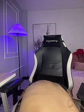 HoneyMollyX online show from November 10, 2025, 1:05 pm