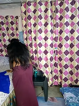 Snapshot of Sweet-Maddlina chatting on April 9, 2026, 5:42 am Sweet-Maddlina online show from April 9, 2026, 5:42 am