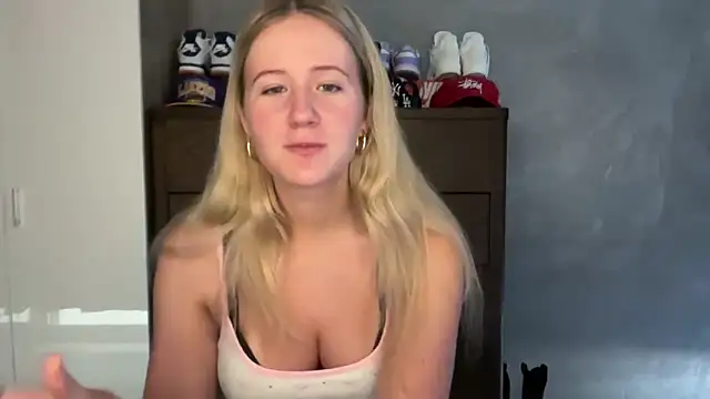 itssosierra online show from February 19, 2026, 1:35 am