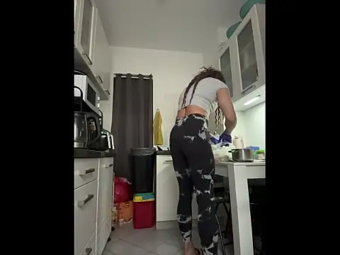 Snapshot of luziaaa92 chatting on October 28, 2025, 9:08 am luziaaa92 online show from October 28, 2025, 9:08 am