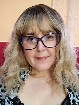 Amelialove42 online show from May 5, 2026, 3:26 pm