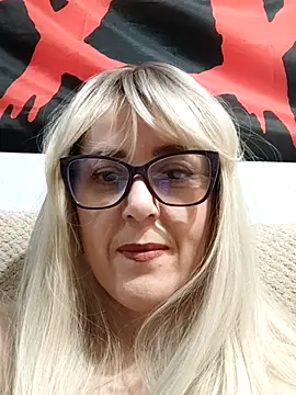 Snapshot of Amelialove42 chatting on December 14, 2025, 6:24 pm Amelialove42 online show from December 14, 2025, 6:24 pm