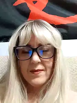 Snapshot of Amelialove42 chatting on December 16, 2025, 6:01 pm Amelialove42 online show from December 16, 2025, 6:01 pm