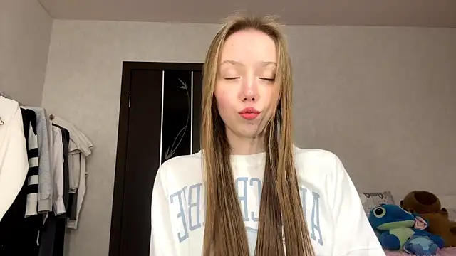 AntoniaMoravick online show from November 20, 2025, 7:14 pm