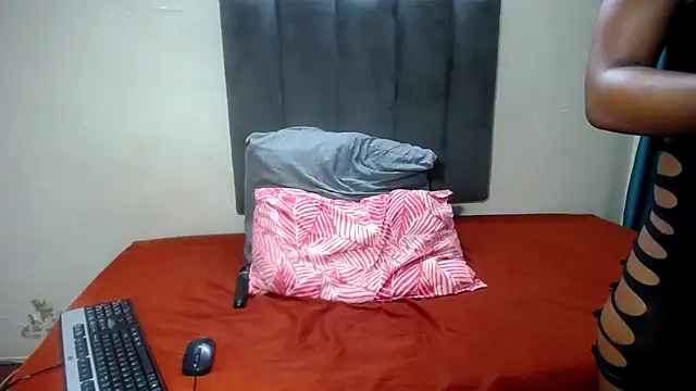 Kelly-001 online show from December 18, 2025, 9:40 pm