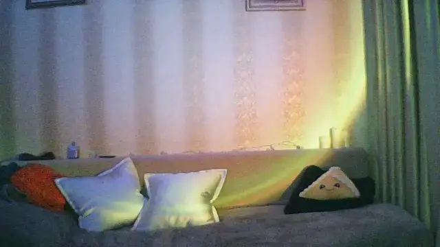 Snapshot of MoodieMira chatting on February 17, 2026, 5:21 pm MoodieMira online show from February 17, 2026, 5:21 pm