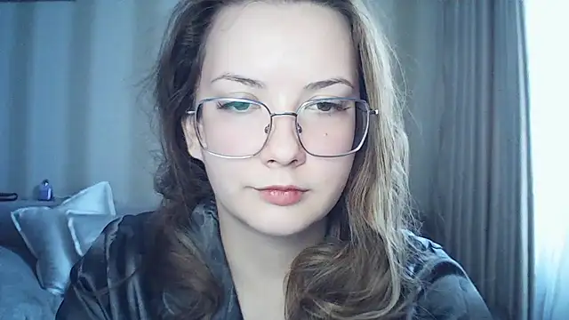 Snapshot of MoodieMira chatting on February 18, 2026, 1:07 pm MoodieMira online show from February 18, 2026, 1:07 pm