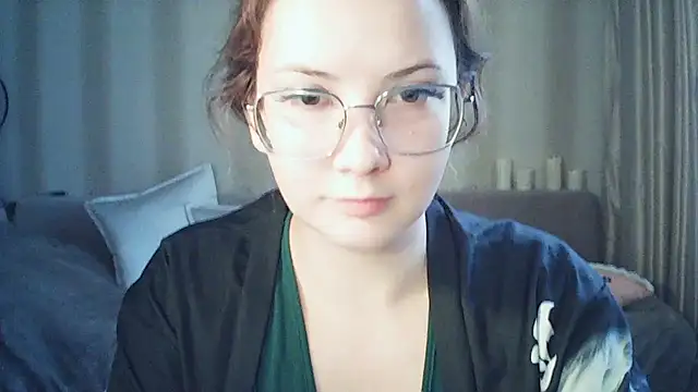Snapshot of MoodieMira chatting on March 5, 2026, 1:19 pm MoodieMira online show from March 5, 2026, 1:19 pm