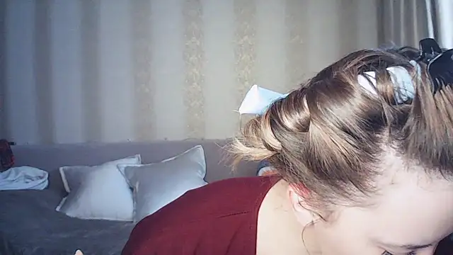 Snapshot of MoodieMira chatting on February 24, 2026, 1:34 pm MoodieMira online show from February 24, 2026, 1:34 pm