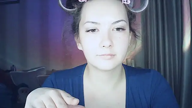 Snapshot of MoodieMira chatting on February 16, 2026, 3:21 pm MoodieMira online show from February 16, 2026, 3:21 pm