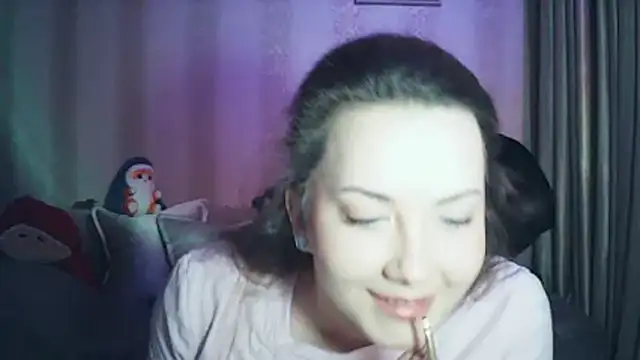 Snapshot of MoodieMira chatting on April 15, 2026, 5:28 pm MoodieMira online show from April 15, 2026, 5:28 pm